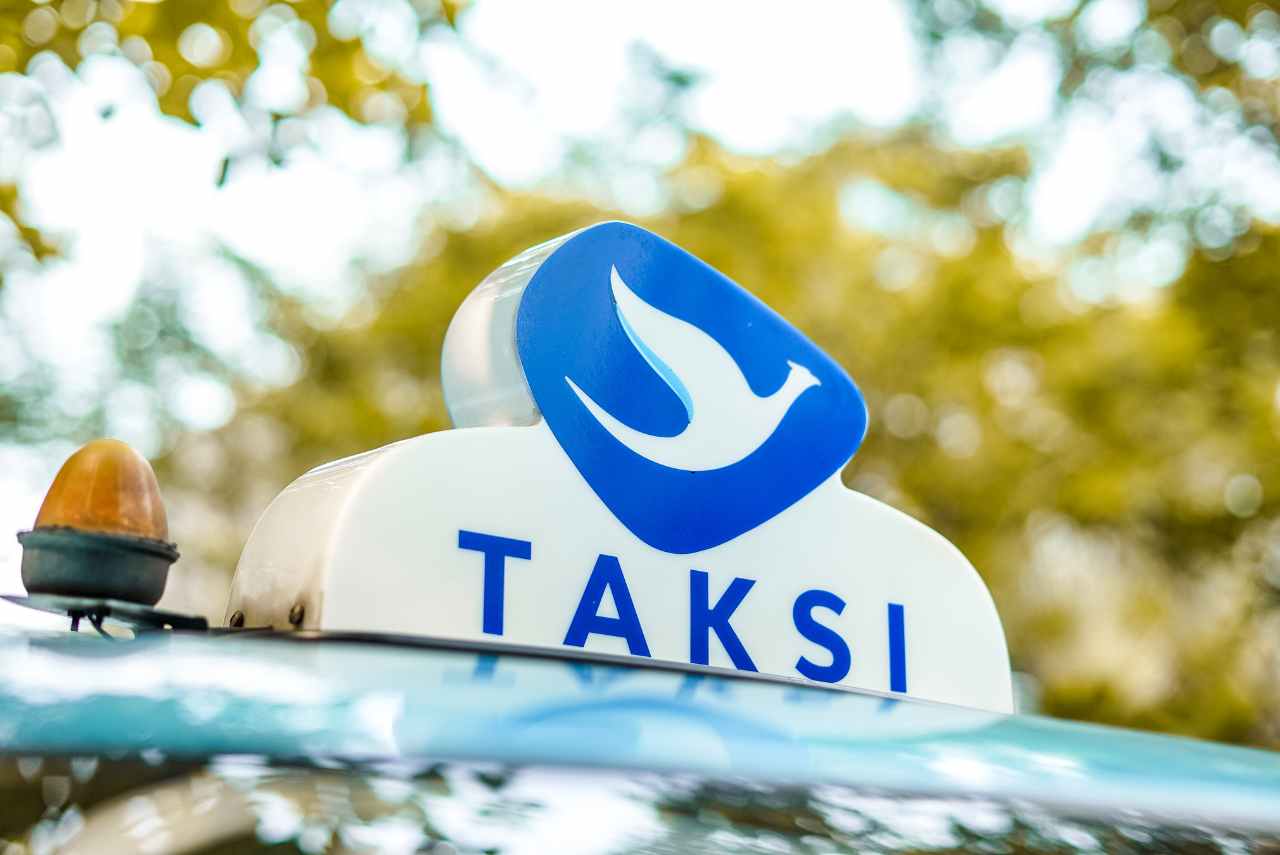book a Bluebird taxi in various ways
